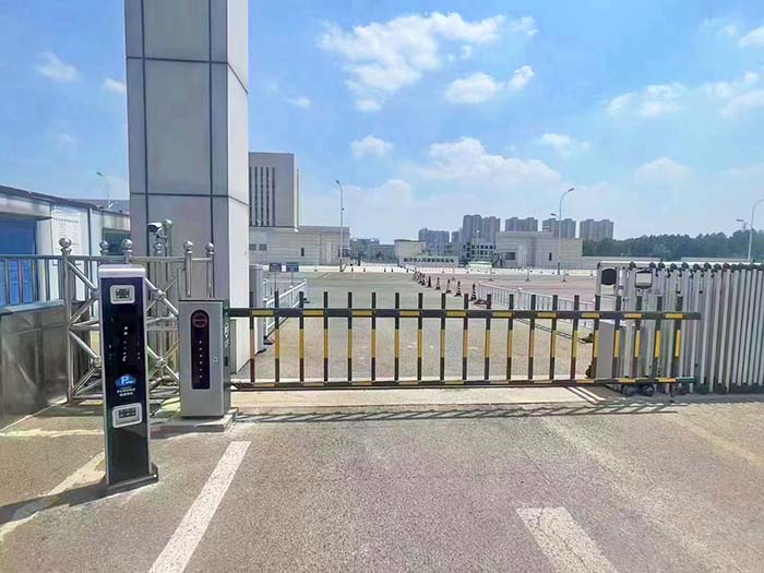 學(xué)校柵欄道閘 學(xué)校柵欄道閘