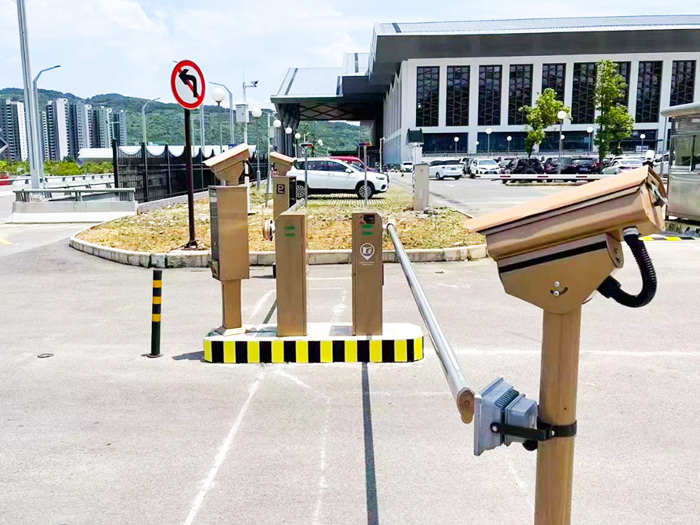 某會展中心采用 “安快” 一進(jìn)一出直桿道閘停車管理